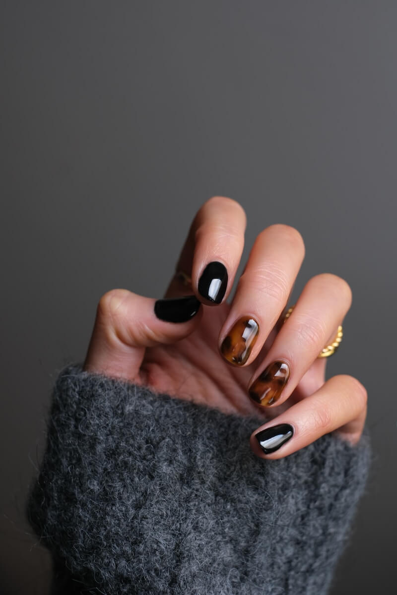 A beautiful set of press-on nails